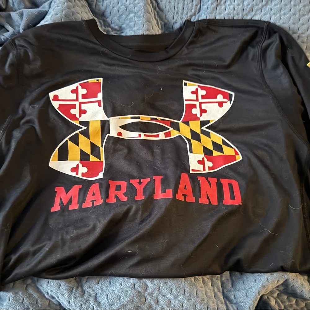 Under Armour Black Men’s Long Sleeve T-Shirt with Maryland flag.